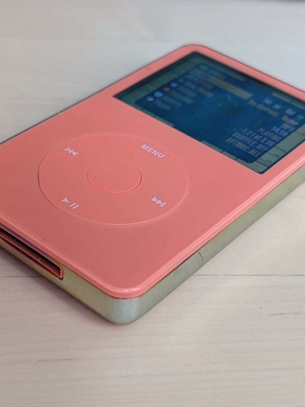 Apple iPod Classic 5th Gen Refurbished --- 128G - Picture 5 of 6